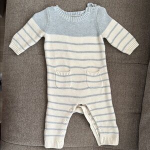 GAP Cream and Gray Knit Baby Footie